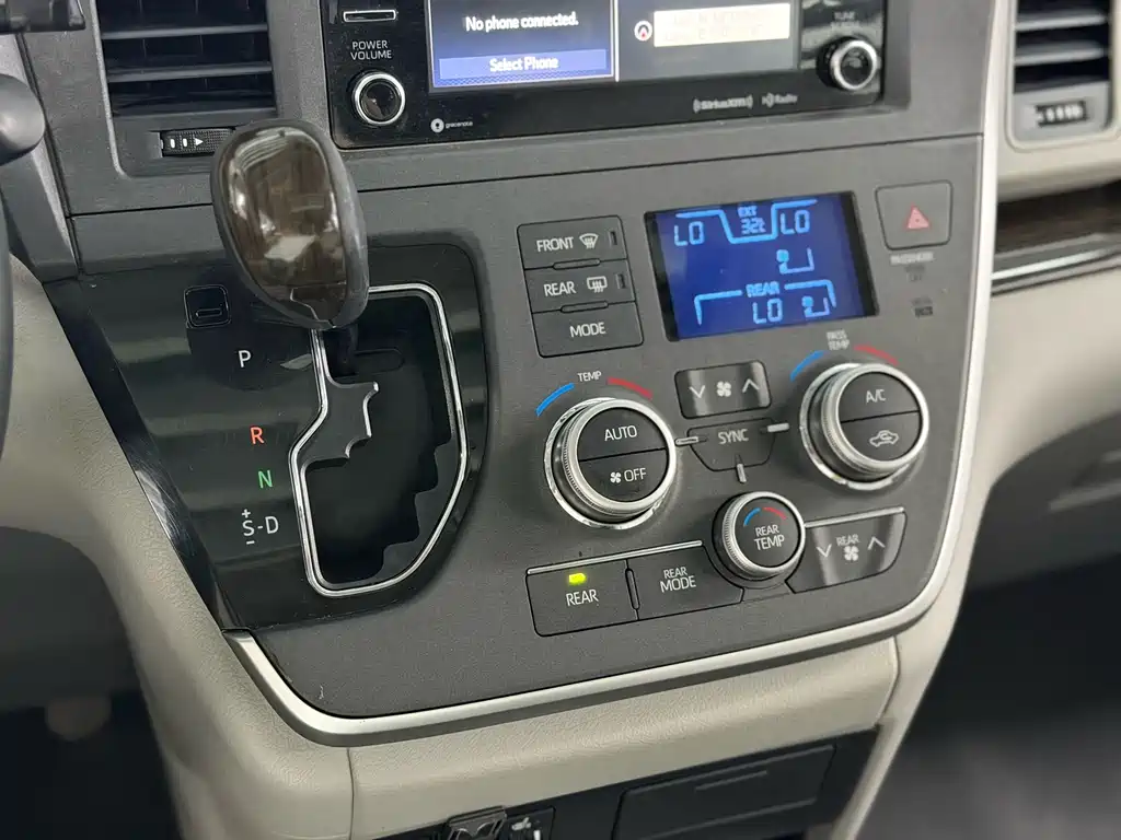 Toyota Sienna — миниатюра 16