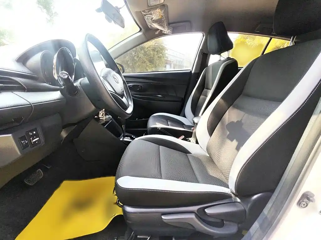 Toyota Yaris L — миниатюра 13
