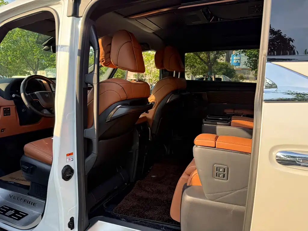 Toyota Vellfire — миниатюра 12