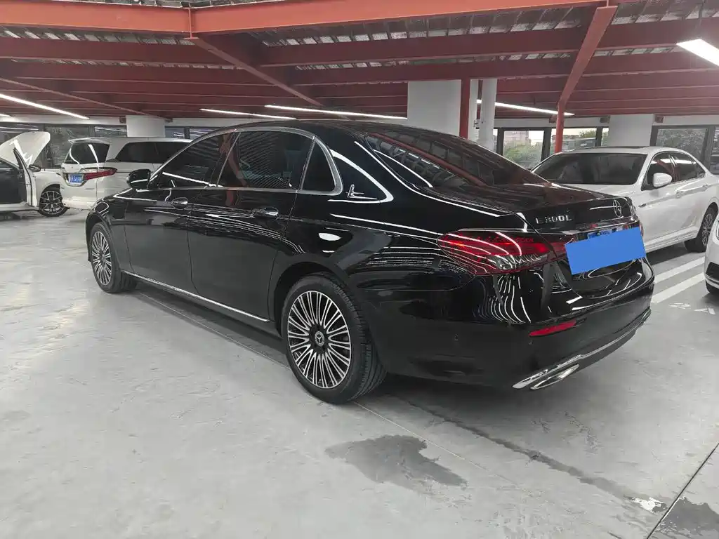 Mercedes-Benz E-Class — миниатюра 7