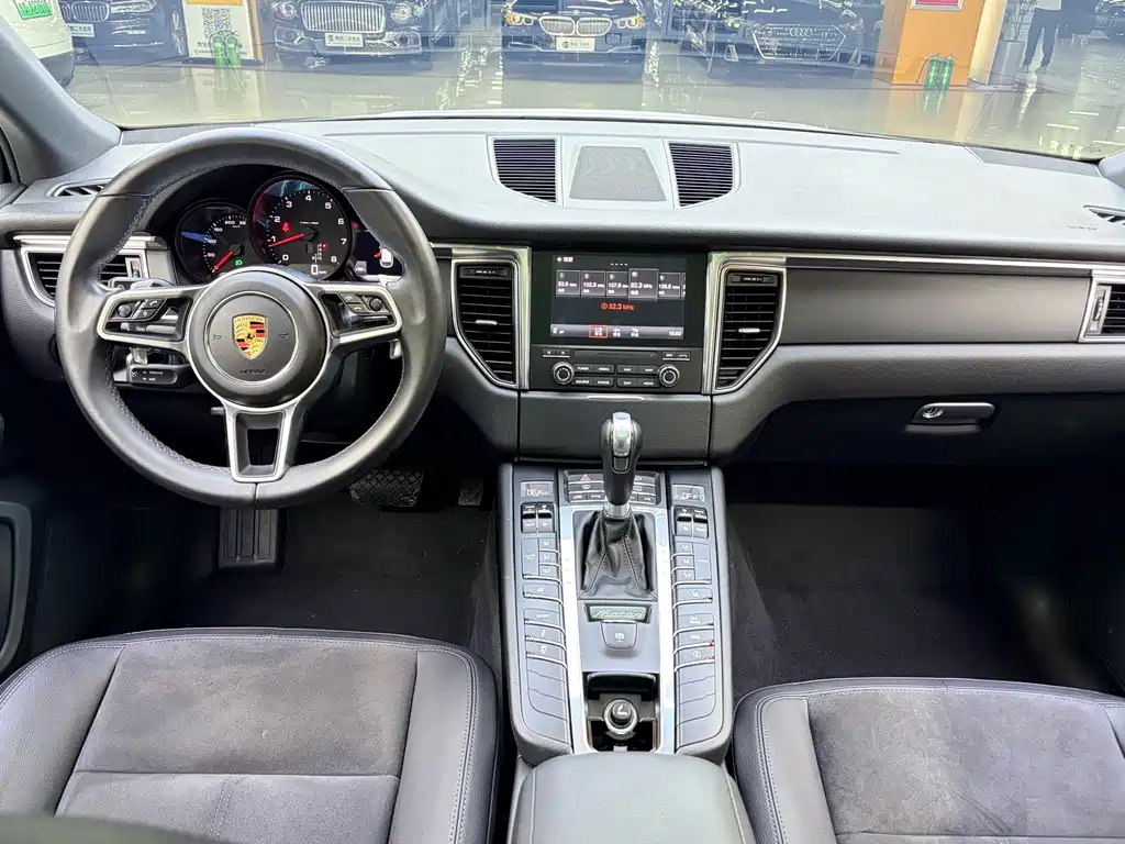 Porsche Macan — миниатюра 2