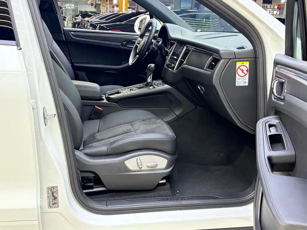 Porsche Macan — миниатюра 11