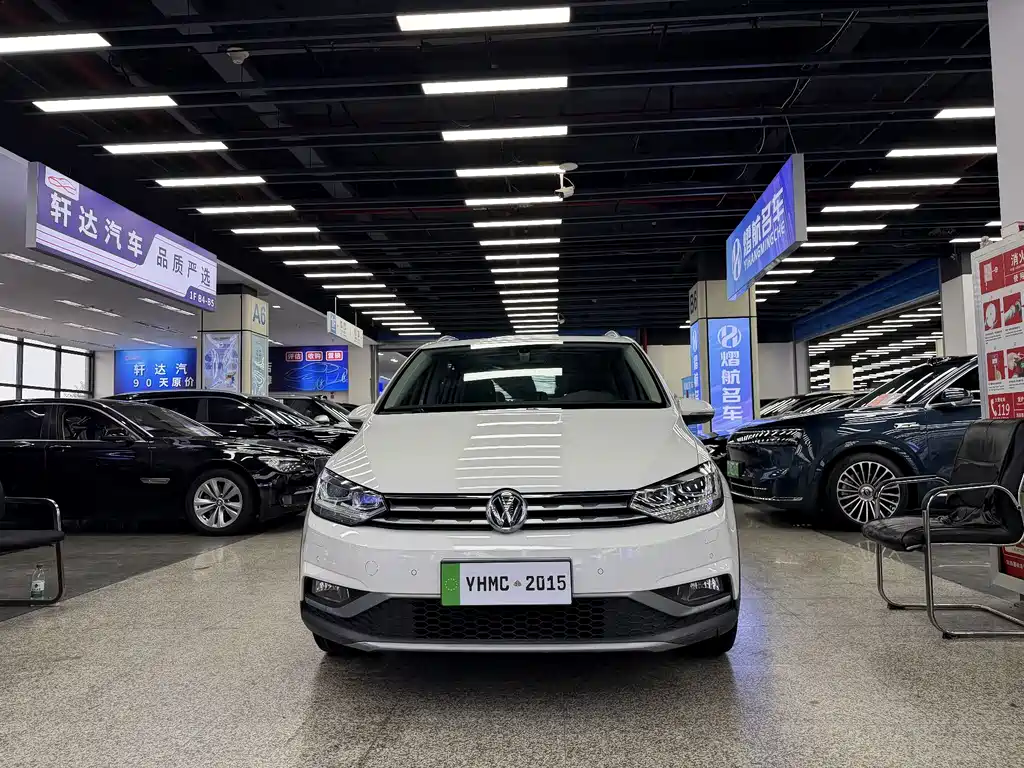 Volkswagen Touran — миниатюра 2
