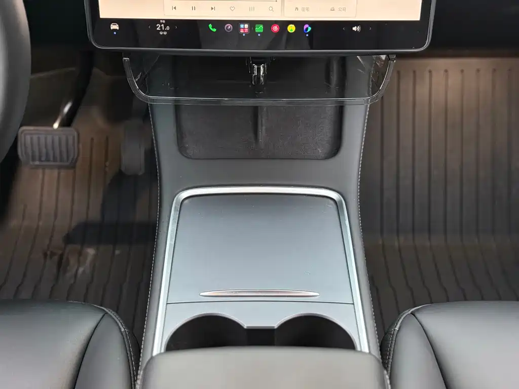 Tesla Model Y — миниатюра 13