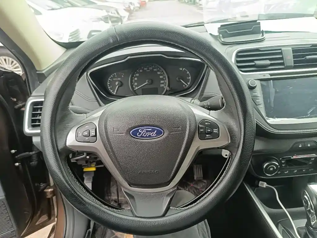 Ford Escort — миниатюра 11