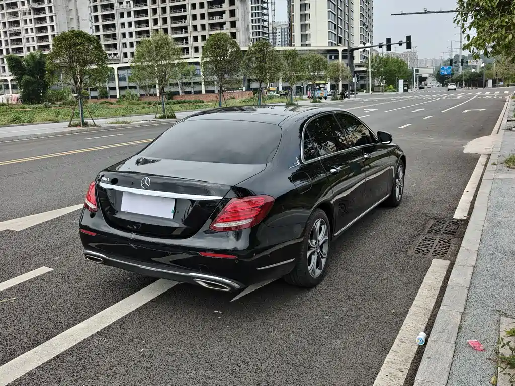 Mercedes-Benz E-Class — миниатюра 4