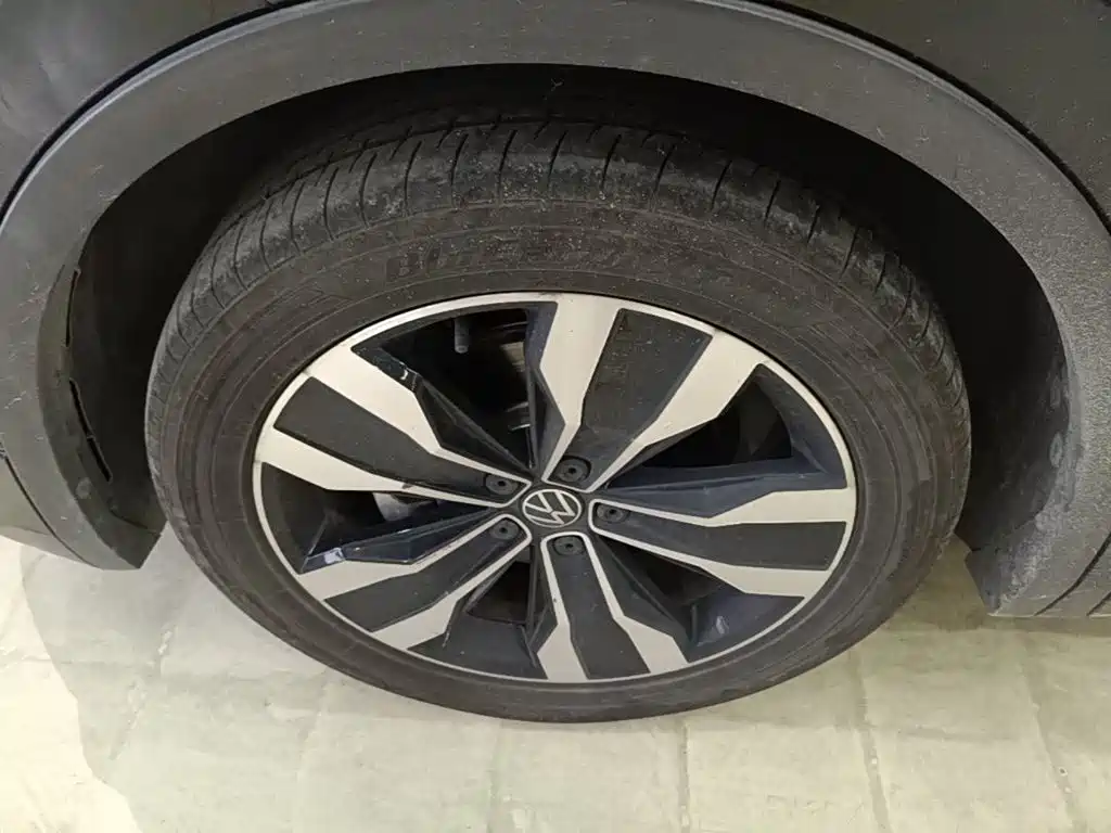 Volkswagen Tiguan L — миниатюра 23