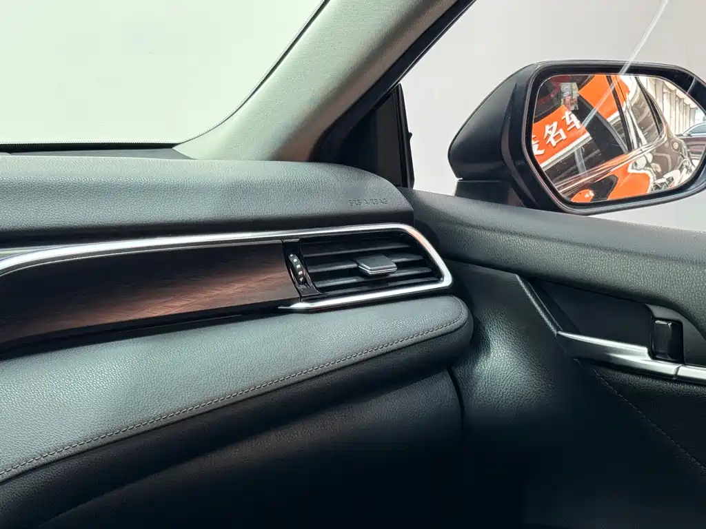 Toyota Camry 2021 2.5G Luxury