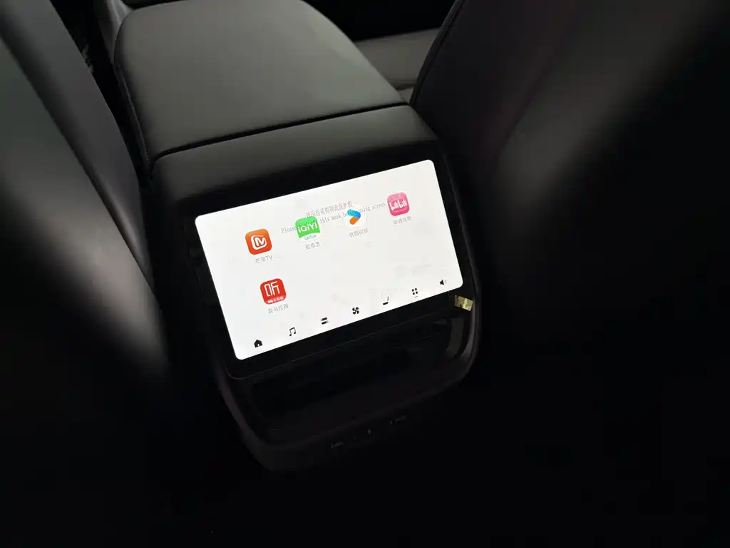 XPeng P7 — миниатюра 16