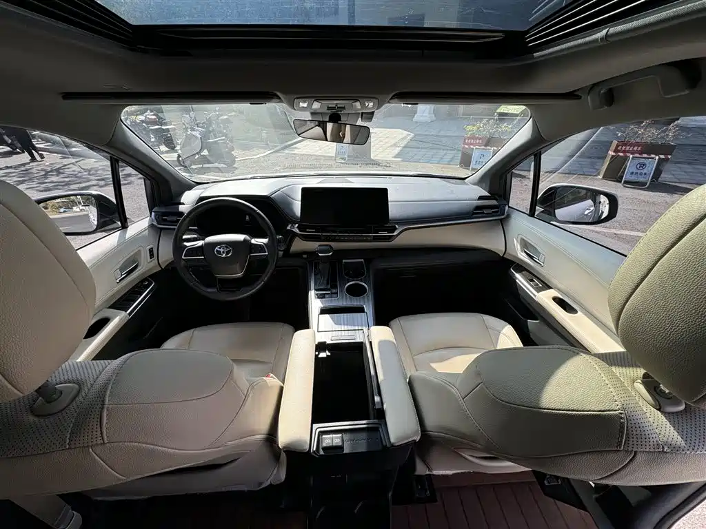 Toyota Granvia — миниатюра 9