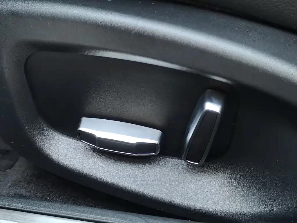 Jaguar XE — миниатюра 17