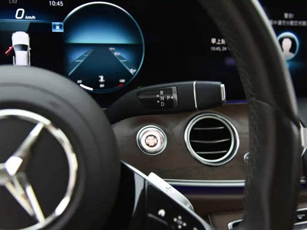 Mercedes-Benz E-Class — миниатюра 10