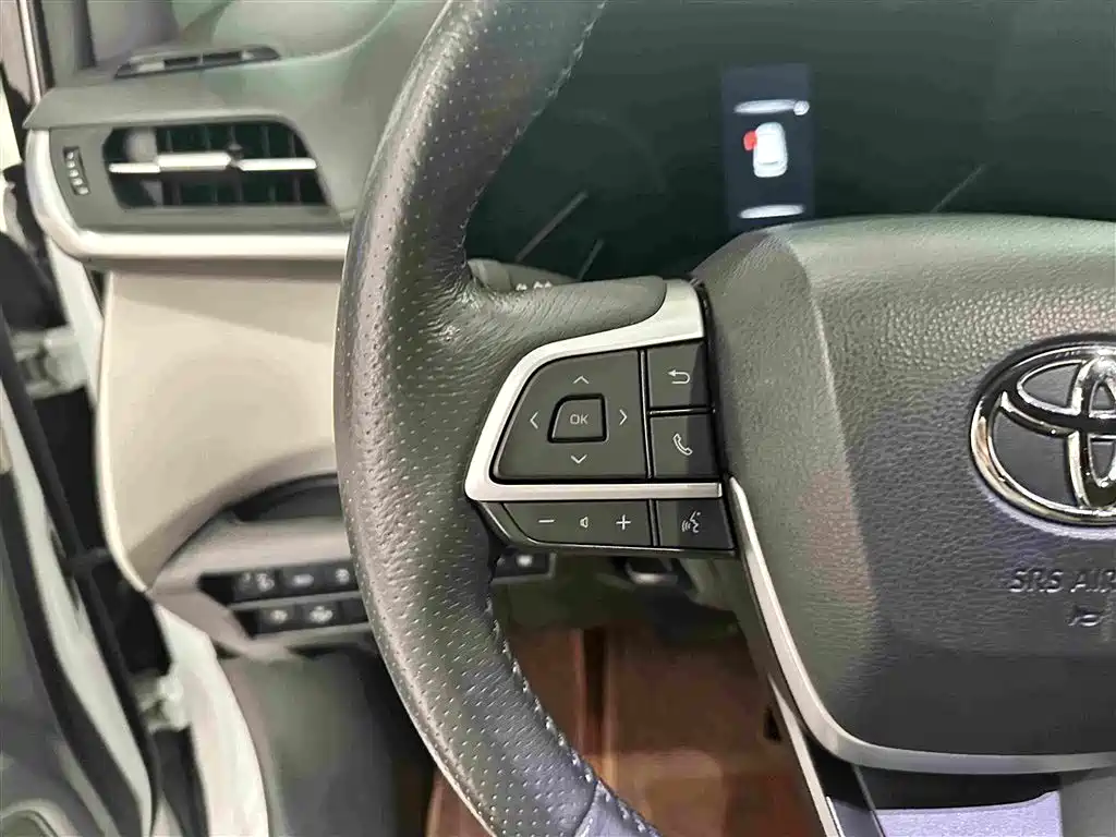 Toyota Granvia — миниатюра 8