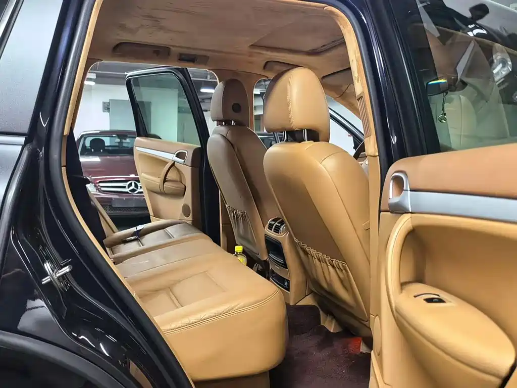 Porsche Cayenne — миниатюра 8