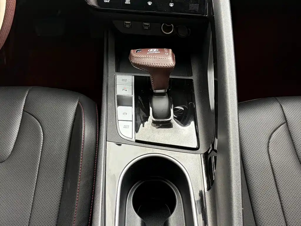 Hyundai Elantra — миниатюра 10