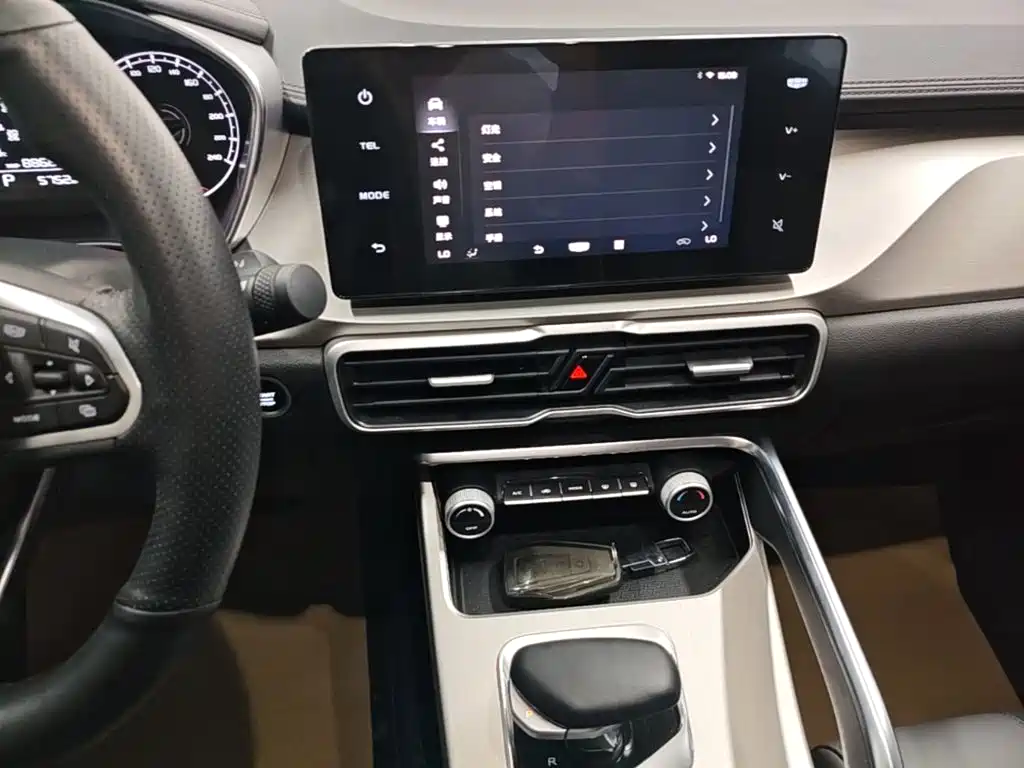 Geely Binyue — миниатюра 13
