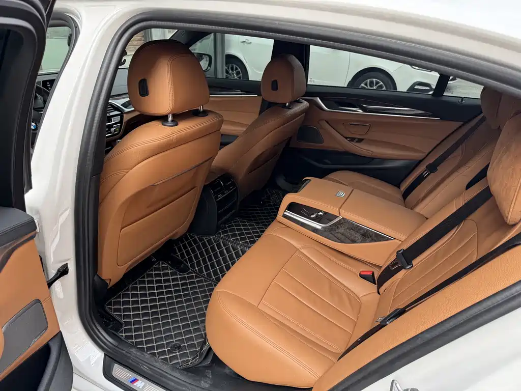 BMW 5 Series — миниатюра 8
