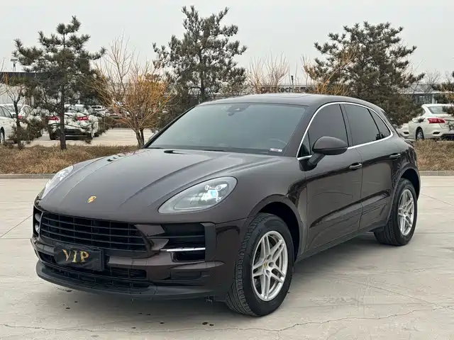 PORSCHE MACAN
