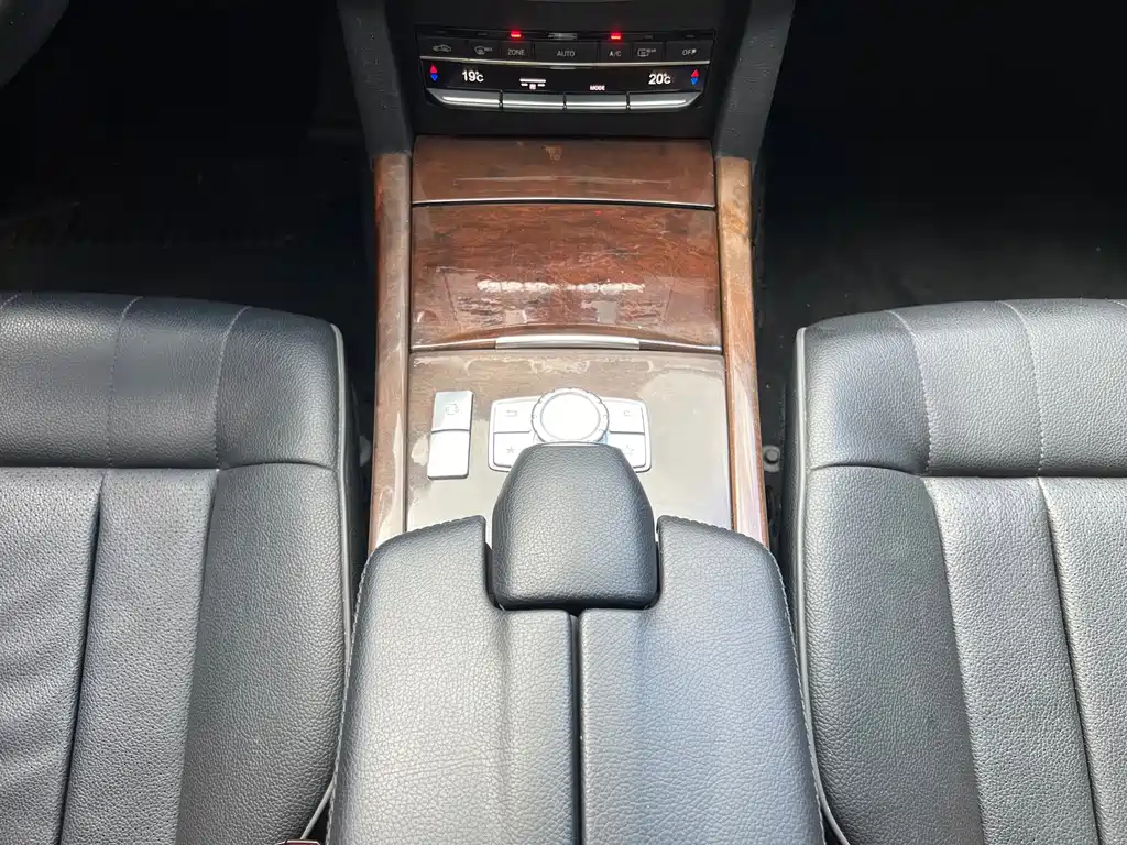 Mercedes-Benz E-Class — миниатюра 20