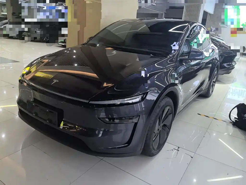 Tesla Model Y 2025