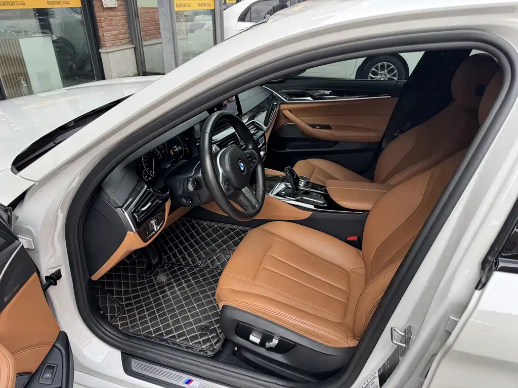 BMW 5 Series — миниатюра 9