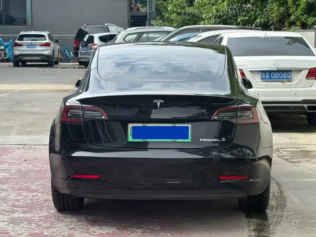 Tesla Model 3 — миниатюра 3