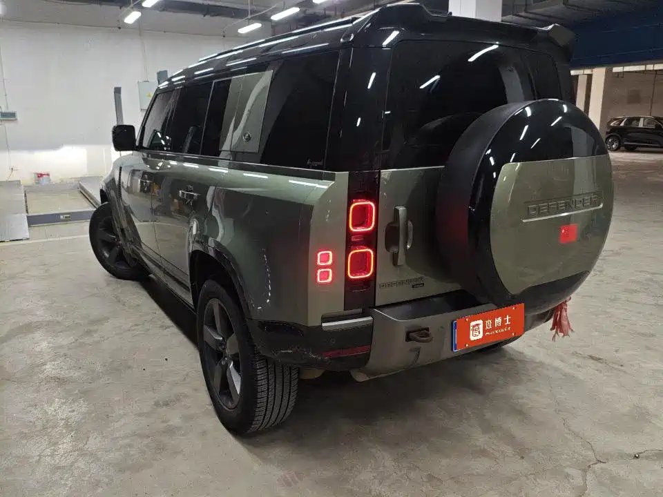 Land Rover Defender — миниатюра 4