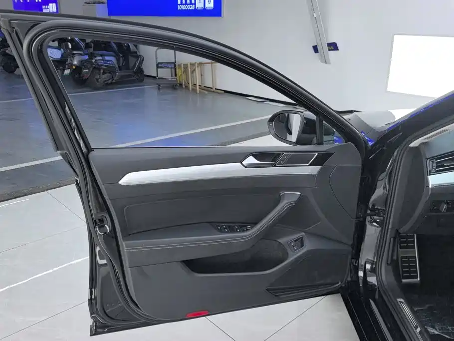 Volkswagen Magotan PHEV — миниатюра 7