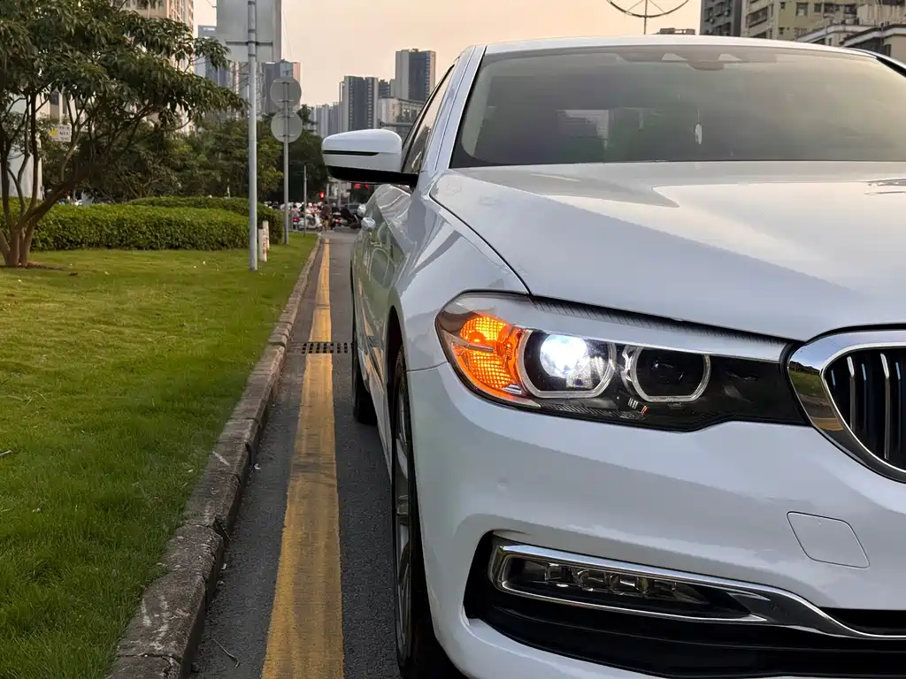 BMW 5 Series New Energy — миниатюра 30