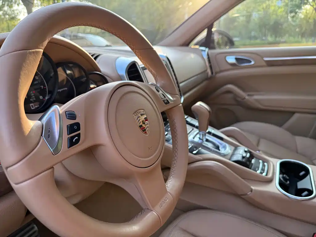 Porsche Cayenne — миниатюра 8