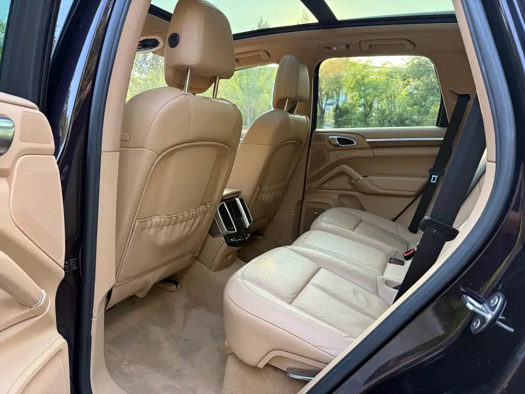 Porsche Cayenne — миниатюра 15