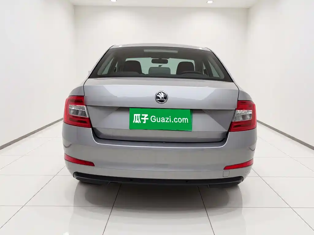 Skoda Octavia 2015 1.6L MT