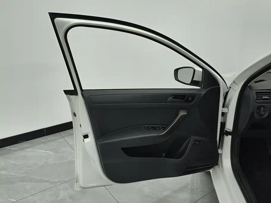 Volkswagen Santana — миниатюра 7