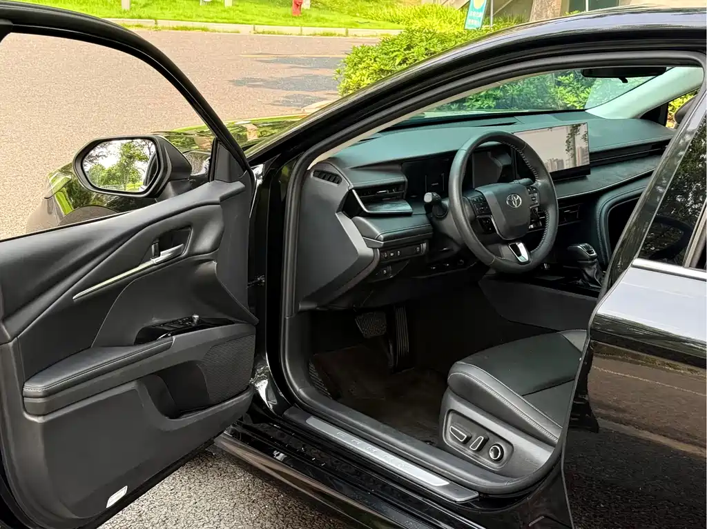 Toyota Camry 2024 2.0G Luxury