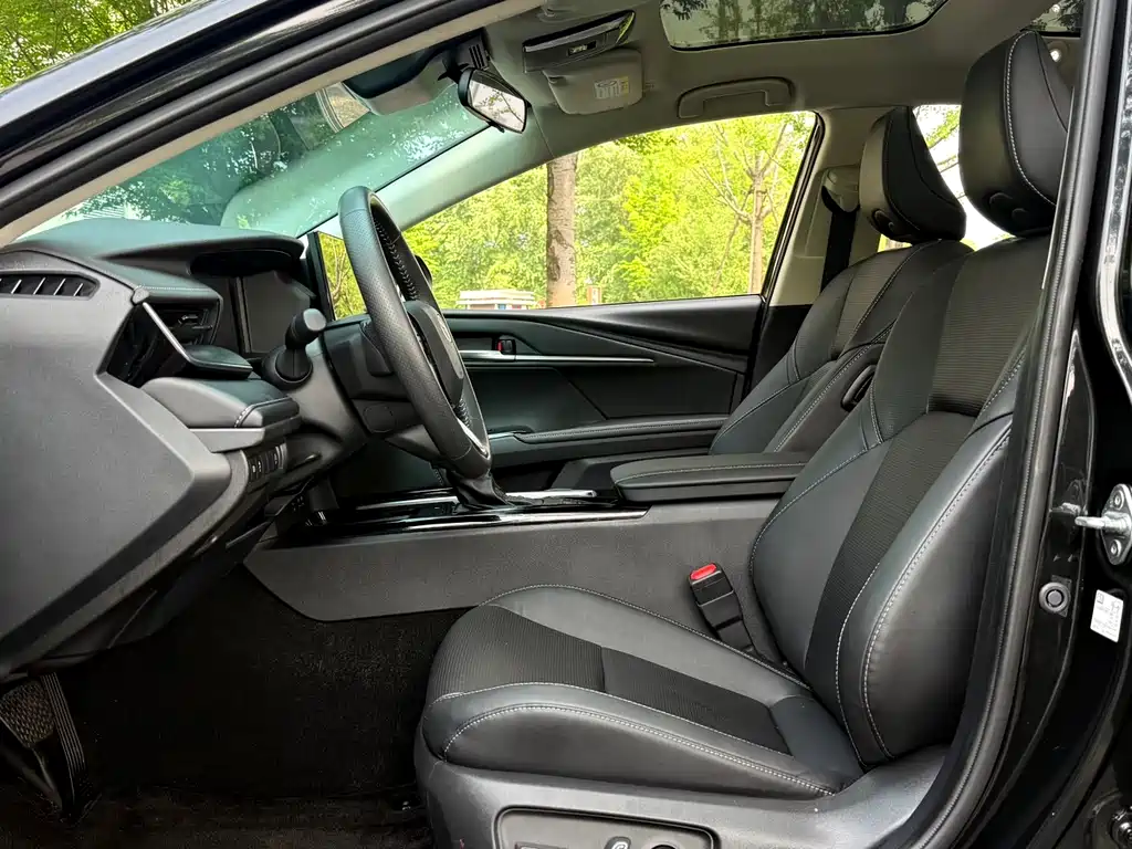 Toyota Camry 2024 2.0G Luxury