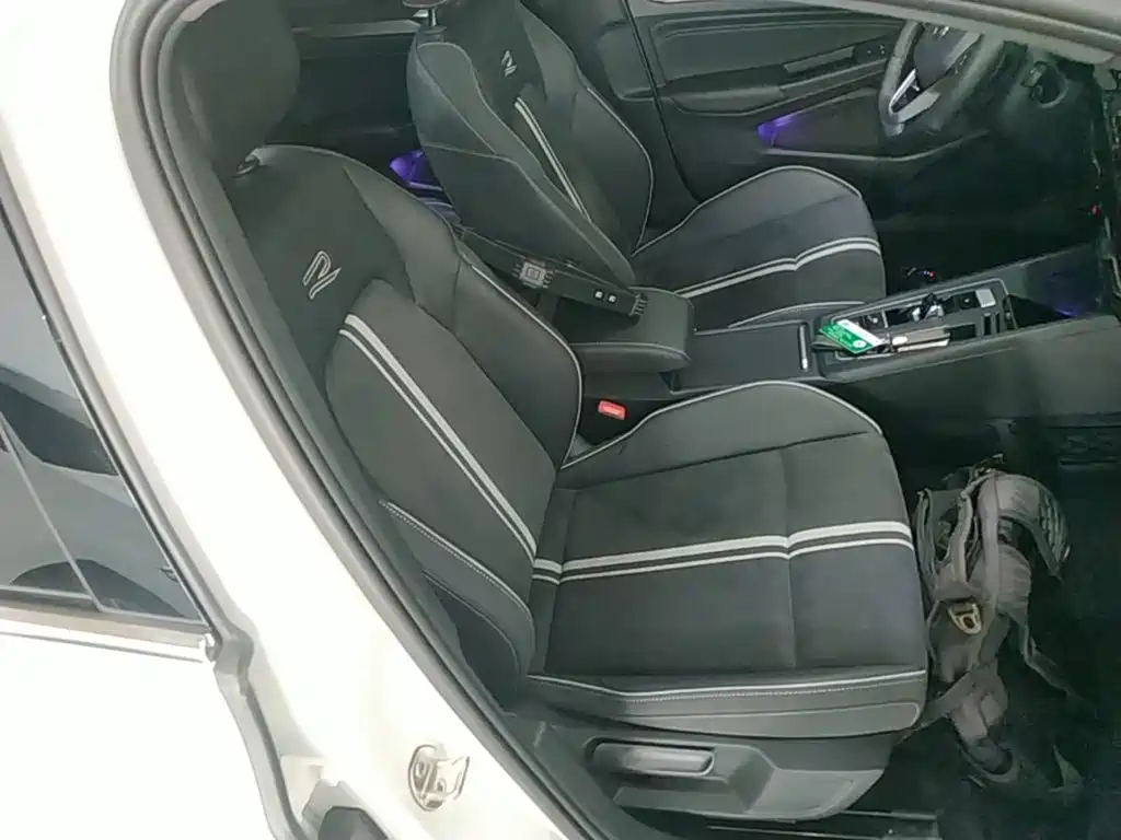 Volkswagen Golf — миниатюра 25