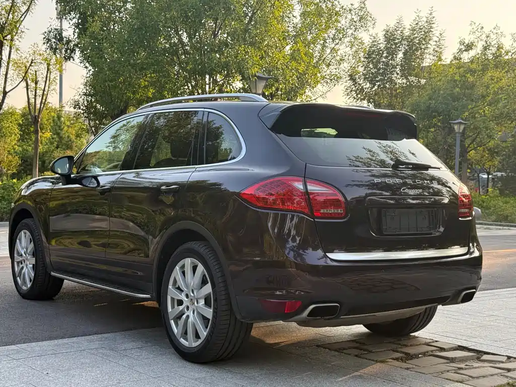 Porsche Cayenne — миниатюра 4