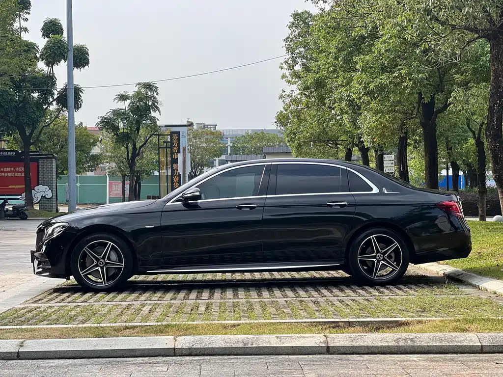Mercedes-Benz E-Class — миниатюра 5