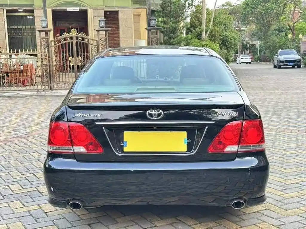 Toyota Crown — миниатюра 5