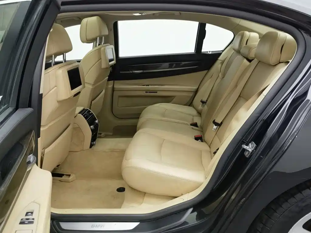 BMW 7 Series — миниатюра 15