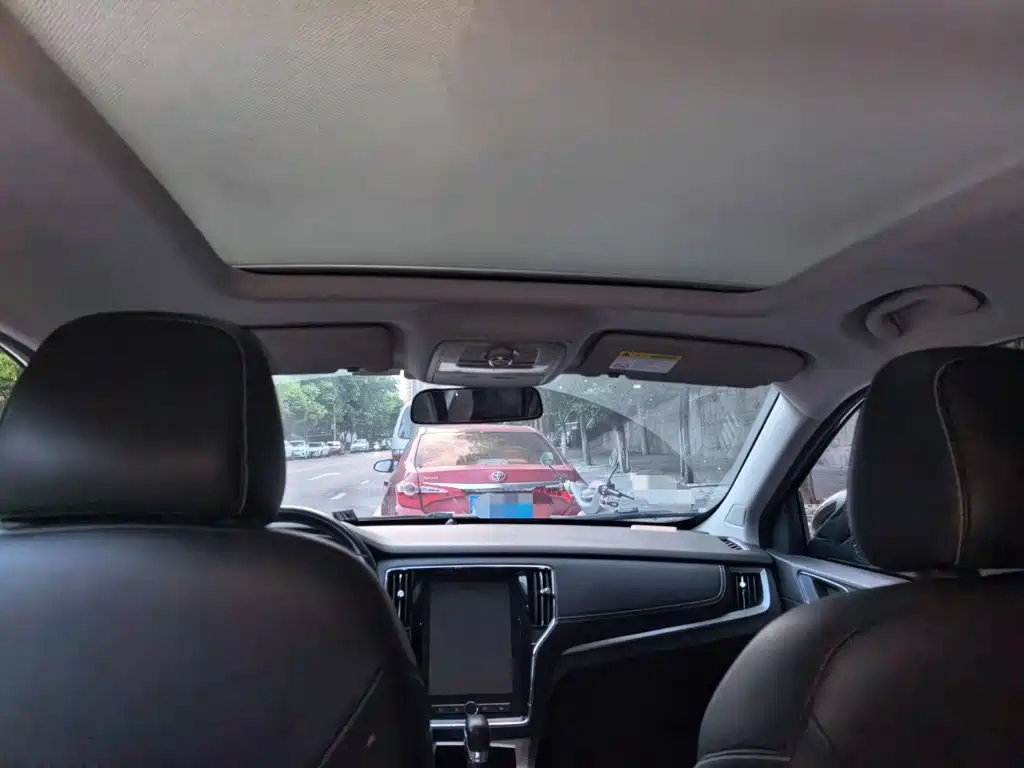 Roewe RX5 — миниатюра 9