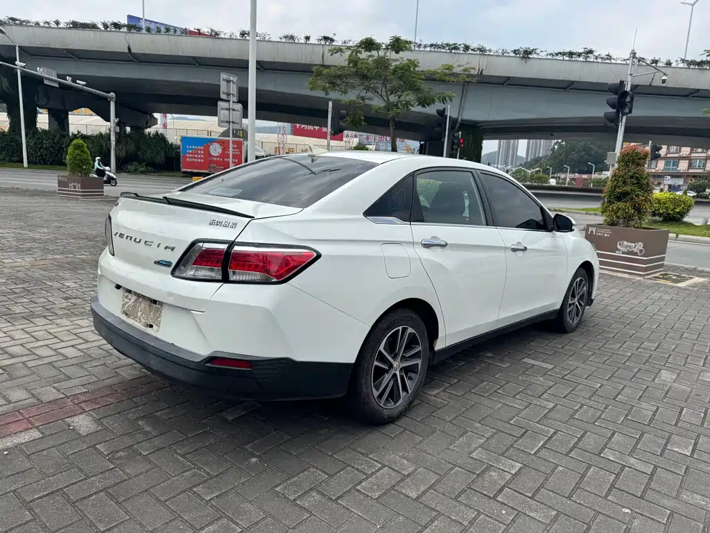 Venucia D60 — миниатюра 4