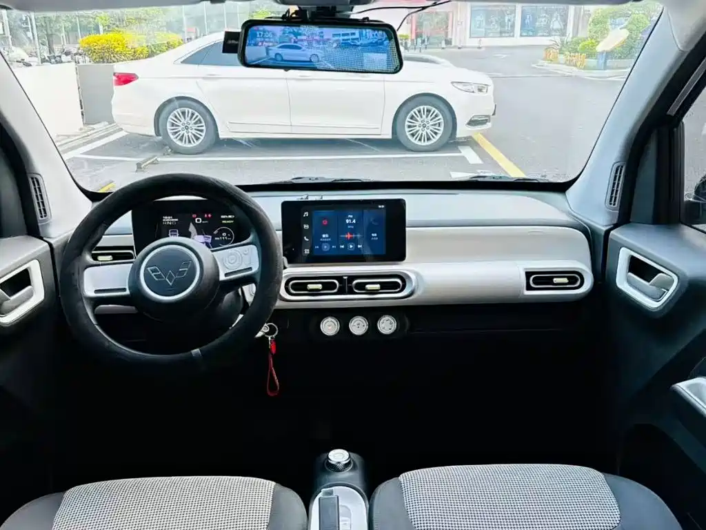 Wuling MINIEV — миниатюра 10