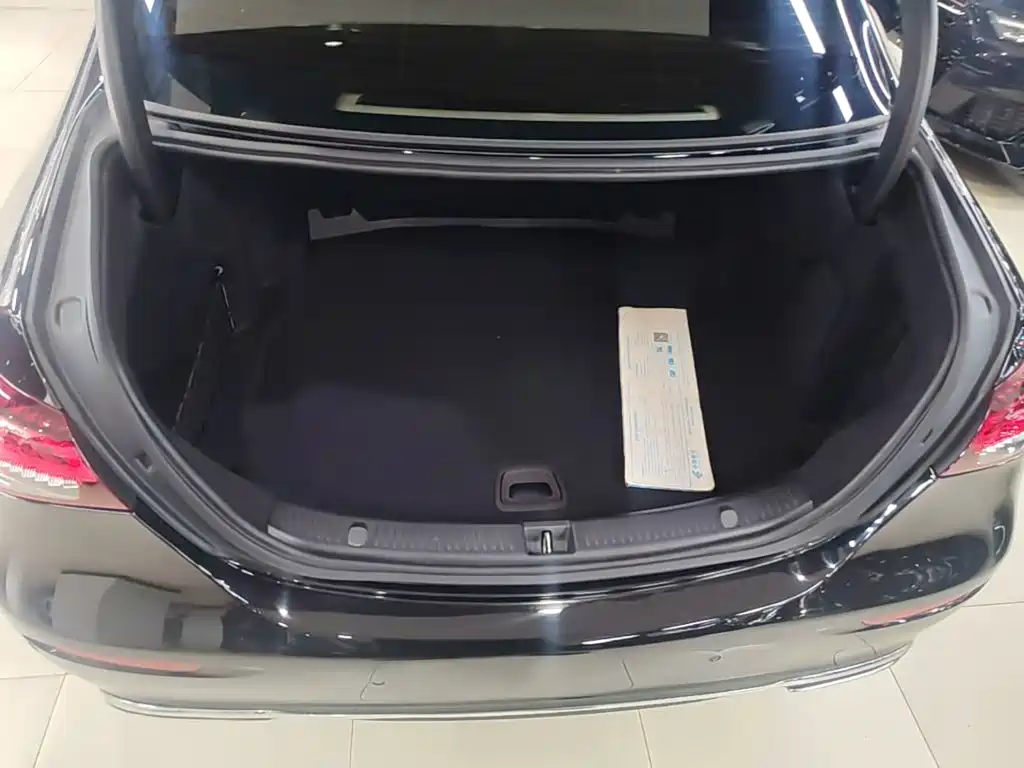 Mercedes-Benz E-Class — миниатюра 19