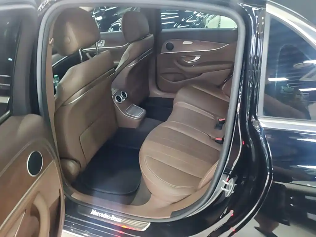 Mercedes-Benz E-Class — миниатюра 17