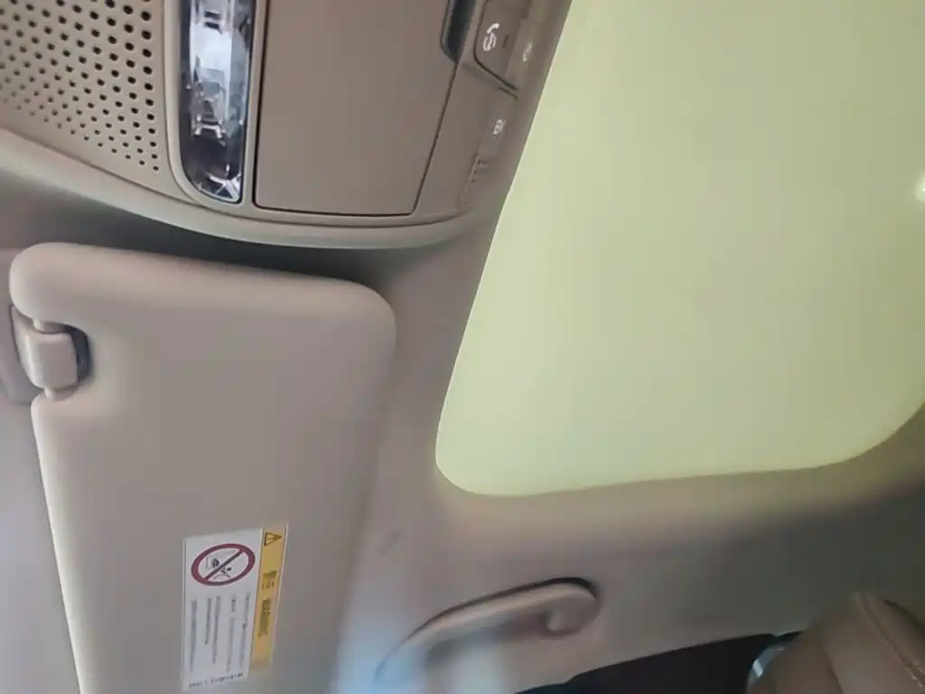 Mercedes-Benz E-Class — миниатюра 18