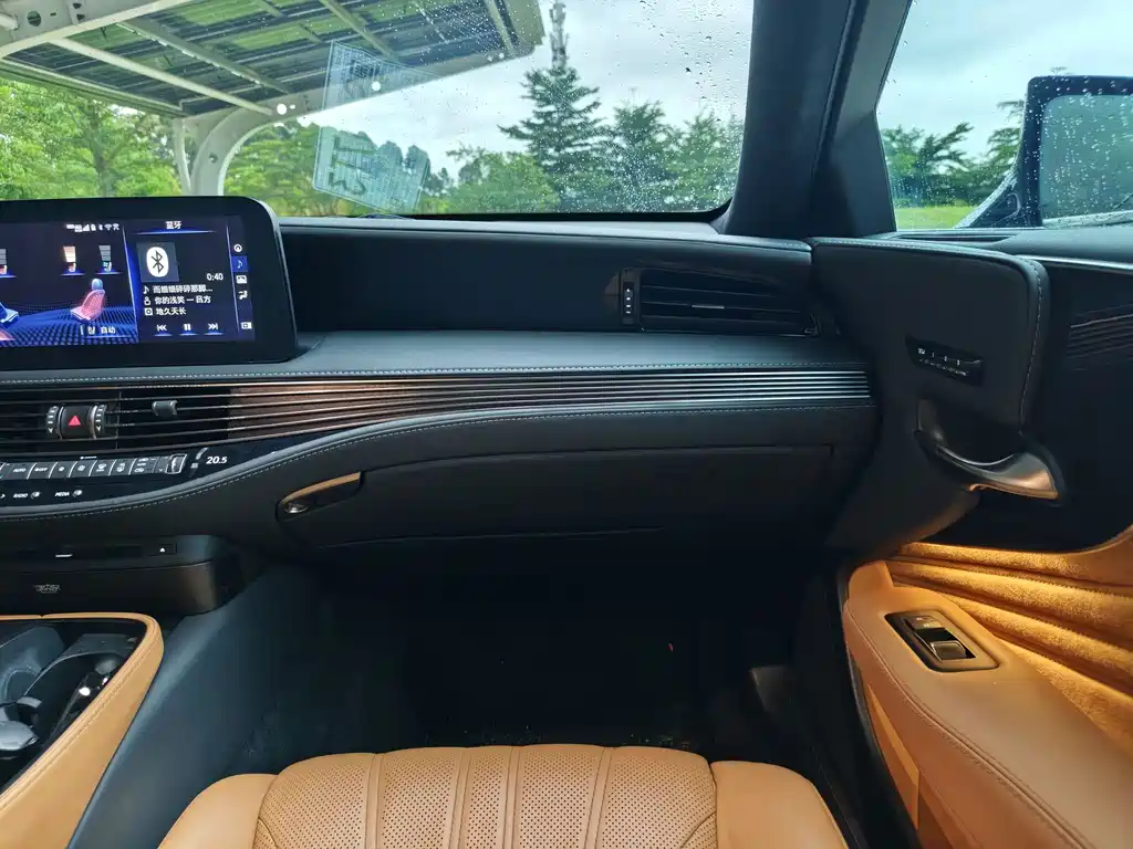 Lexus LS — миниатюра 17