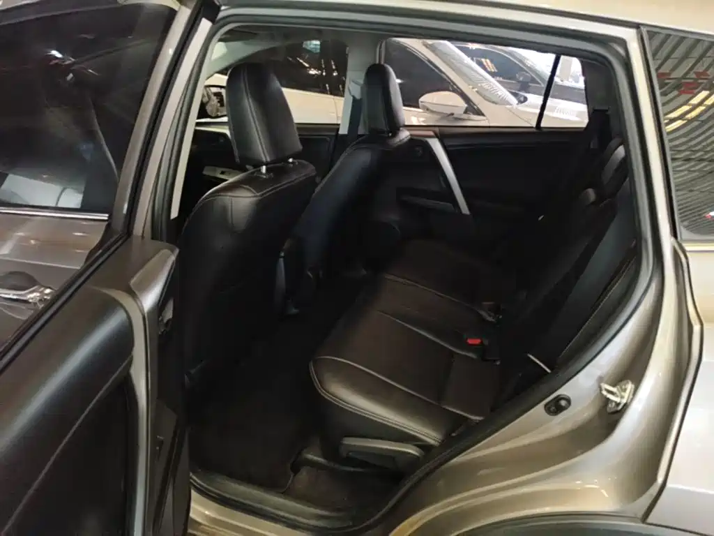 Toyota RAV4 — миниатюра 17