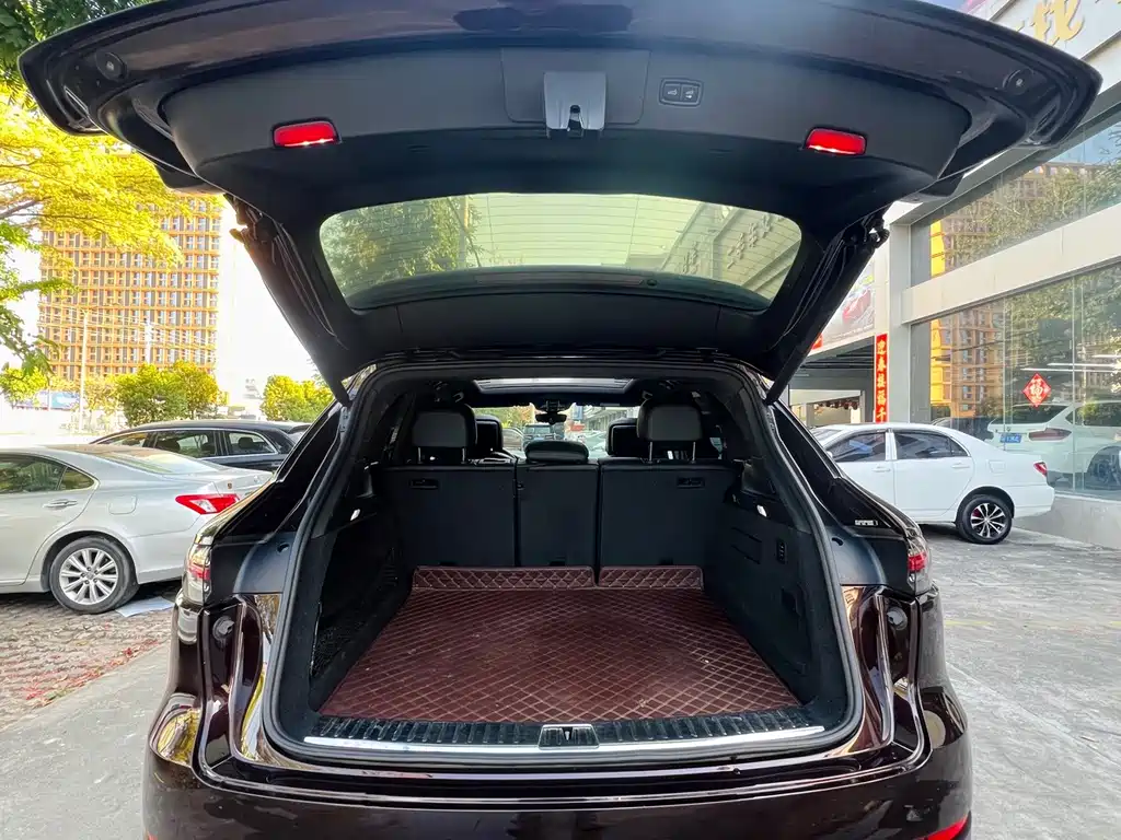 Porsche Cayenne — миниатюра 12