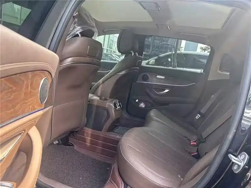 Mercedes-Benz E-Class — миниатюра 7